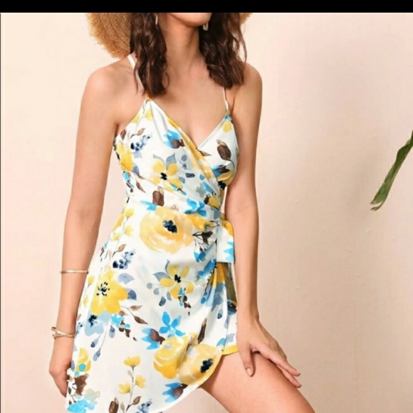 Floral wrap style dress - Picture 3 of 6